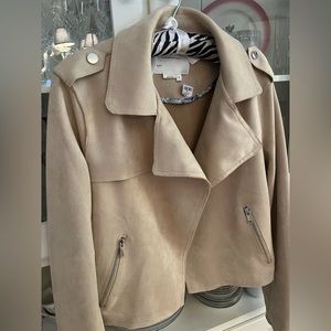Suede,light cream,cropped stylish jacket looks brand new! Great jacket!